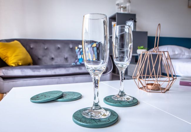 Studio à Brive-la-Gaillarde - Le Petit Joyau - 1 Chambre Studio à Brive-la-Gaillarde - Le Petit Joyau - 1 Chambre