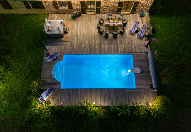 Maison à Montignac - Maison du Périgord - Piscine Chauffée & Spa Maison à Montignac - Maison du Périgord - Piscine Chauffée & Spa