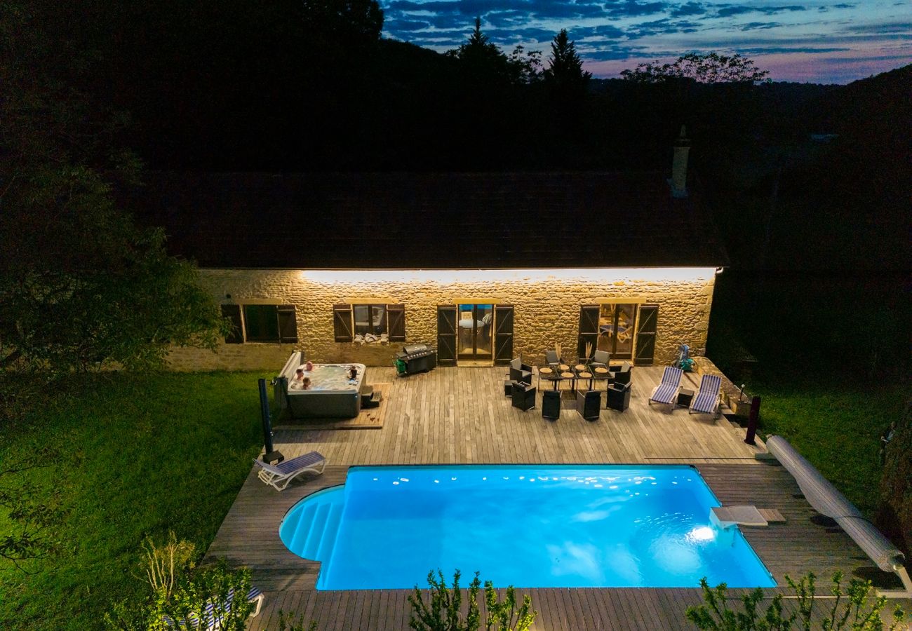 Maison à Montignac - BATISSE PERIGOURDINE - PISCINE CHAUFFEE - 8 PERS.