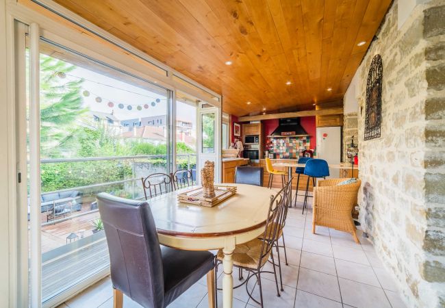 Maison à Brive-la-Gaillarde - La Villa Oasis - Jacuzzi Maison à Brive-la-Gaillarde - La Villa Oasis - Jacuzzi