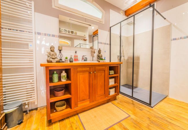 Maison à Brive-la-Gaillarde - La Villa Oasis - Jacuzzi Maison à Brive-la-Gaillarde - La Villa Oasis - Jacuzzi