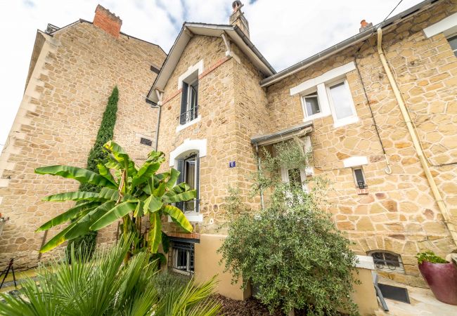 Maison à Brive-la-Gaillarde - La Villa Oasis - Jacuzzi Maison à Brive-la-Gaillarde - La Villa Oasis - Jacuzzi