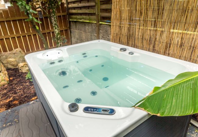 Maison à Brive-la-Gaillarde - La Villa Oasis - Jacuzzi Maison à Brive-la-Gaillarde - La Villa Oasis - Jacuzzi