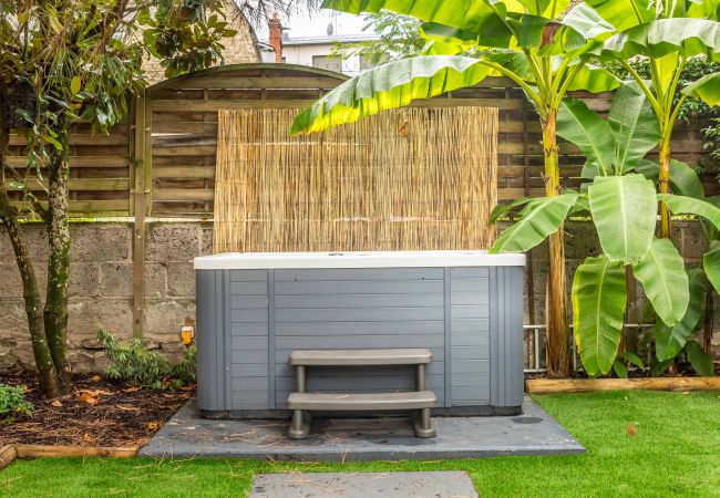 Maison à Brive-la-Gaillarde - La Villa Oasis - Jacuzzi Maison à Brive-la-Gaillarde - La Villa Oasis - Jacuzzi