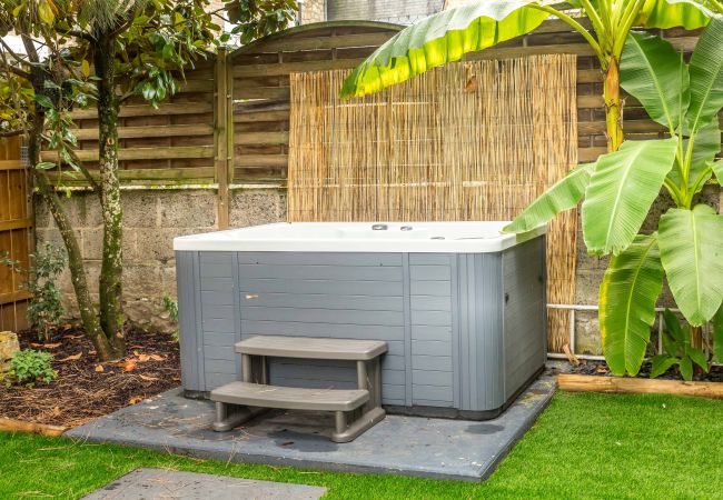 Maison à Brive-la-Gaillarde - La Villa Oasis - Jacuzzi Maison à Brive-la-Gaillarde - La Villa Oasis - Jacuzzi