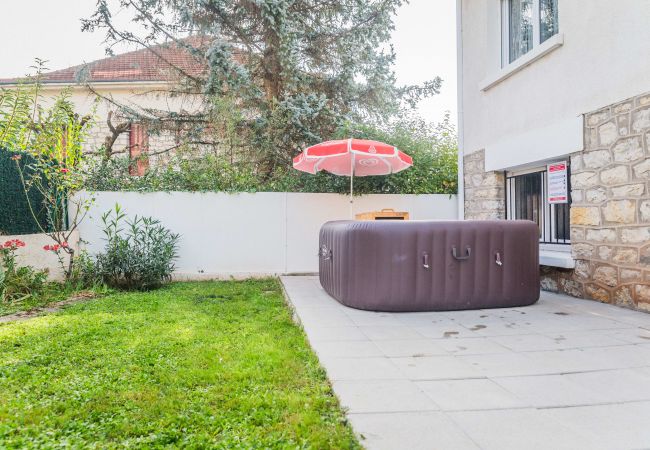 Maison à Brive-la-Gaillarde - Les Rosiers - Maison avec JACUZZI Maison à Brive-la-Gaillarde - Les Rosiers - Maison avec JACUZZI
