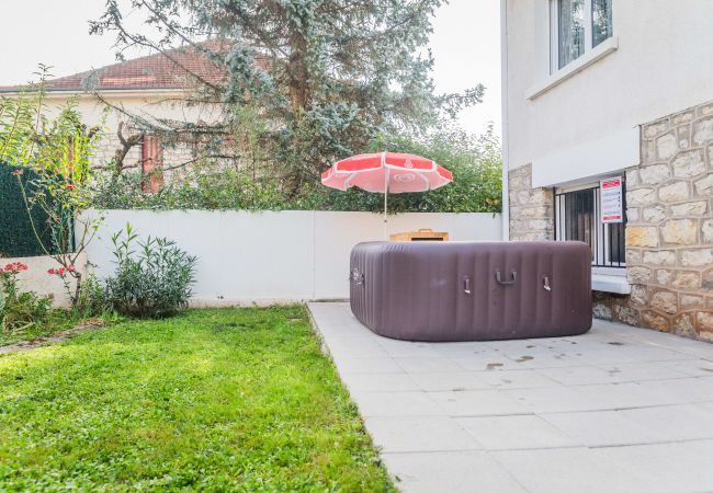 Maison à Brive-la-Gaillarde - Les Rosiers - Maison avec JACUZZI