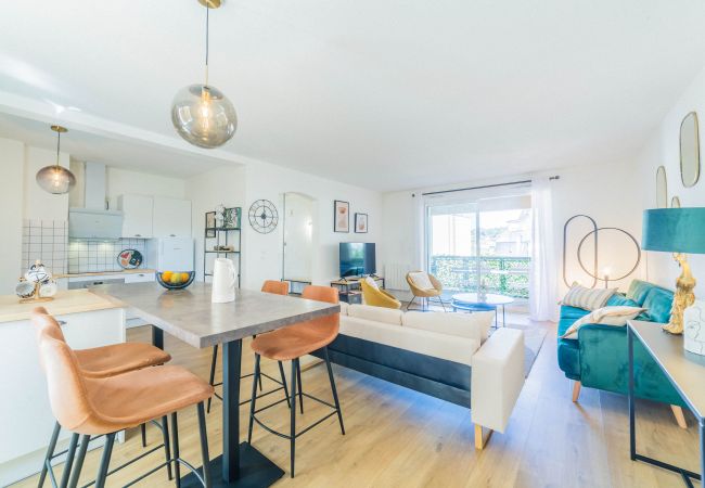 Appartement à Brive-la-Gaillarde - Picasso & Terrasse - 2 Chambres Appartement à Brive-la-Gaillarde - Picasso & Terrasse - 2 Chambres