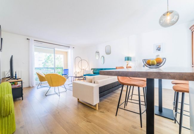 Appartement à Brive-la-Gaillarde - Picasso & Terrasse - 2 Chambres Appartement à Brive-la-Gaillarde - Picasso & Terrasse - 2 Chambres