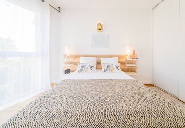 Appartement à Brive-la-Gaillarde - Picasso & Terrasse - 2 Chambres Appartement à Brive-la-Gaillarde - Picasso & Terrasse - 2 Chambres