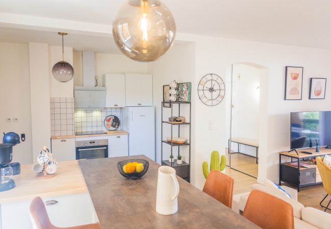 Appartement à Brive-la-Gaillarde - Picasso & Terrasse - 2 Chambres Appartement à Brive-la-Gaillarde - Picasso & Terrasse - 2 Chambres