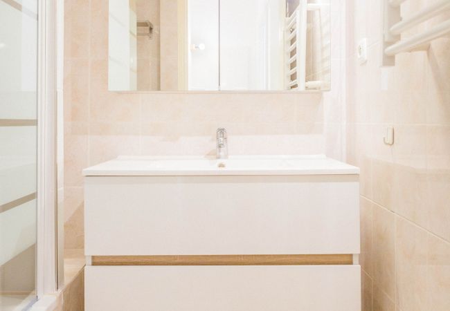 Appartement à Brive-la-Gaillarde - Picasso & Terrasse - 2 Chambres Appartement à Brive-la-Gaillarde - Picasso & Terrasse - 2 Chambres