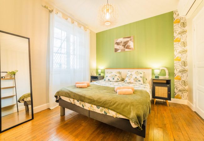 Appartement à Brive-la-Gaillarde - Le Sémard - F2 Terrasse couverte Centre-ville Appartement à Brive-la-Gaillarde - Le Sémard - F2 Terrasse couverte Centre-ville