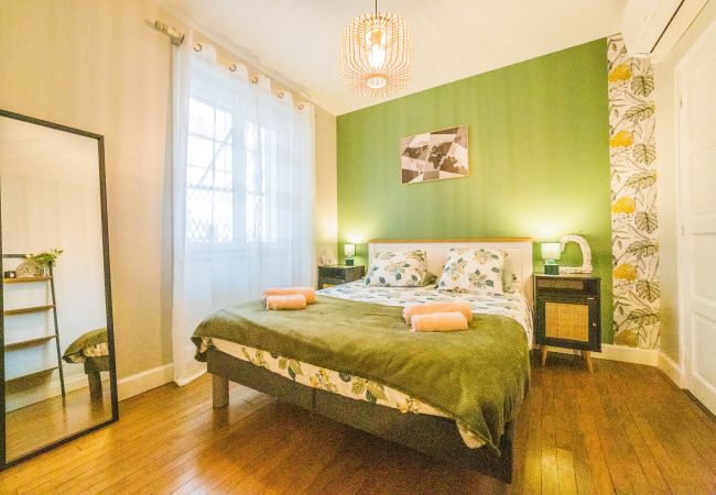 Appartement à Brive-la-Gaillarde - Le Sémard - F2 Terrasse couverte Centre-ville Appartement à Brive-la-Gaillarde - Le Sémard - F2 Terrasse couverte Centre-ville