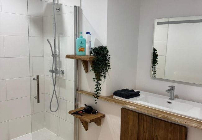 Studio à Brive-la-Gaillarde - Villa Chadourne - Love Room Libération Studio à Brive-la-Gaillarde - Villa Chadourne - Love Room Libération