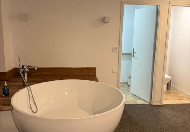 Studio à Brive-la-Gaillarde - Villa Chadourne - Love Room Libération Studio à Brive-la-Gaillarde - Villa Chadourne - Love Room Libération