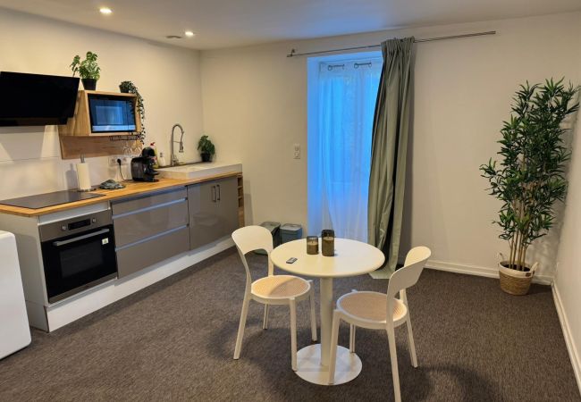 Studio à Brive-la-Gaillarde - Villa Chadourne - Love Room Libération Studio à Brive-la-Gaillarde - Villa Chadourne - Love Room Libération