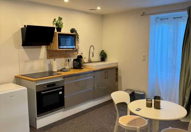 Studio à Brive-la-Gaillarde - Villa Chadourne - Love Room Libération Studio à Brive-la-Gaillarde - Villa Chadourne - Love Room Libération