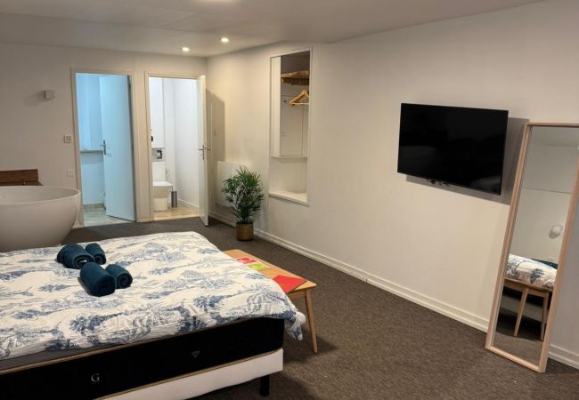 Studio à Brive-la-Gaillarde - Villa Chadourne - Love Room Libération Studio à Brive-la-Gaillarde - Villa Chadourne - Love Room Libération