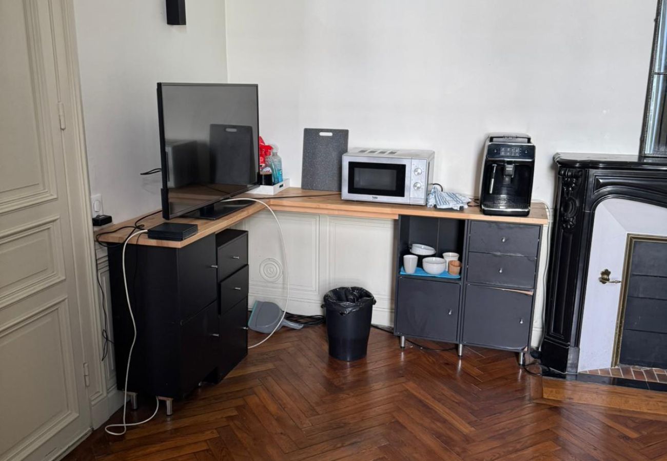 Studio à Brive-la-Gaillarde - Villa Chadourne - Chambre Accords