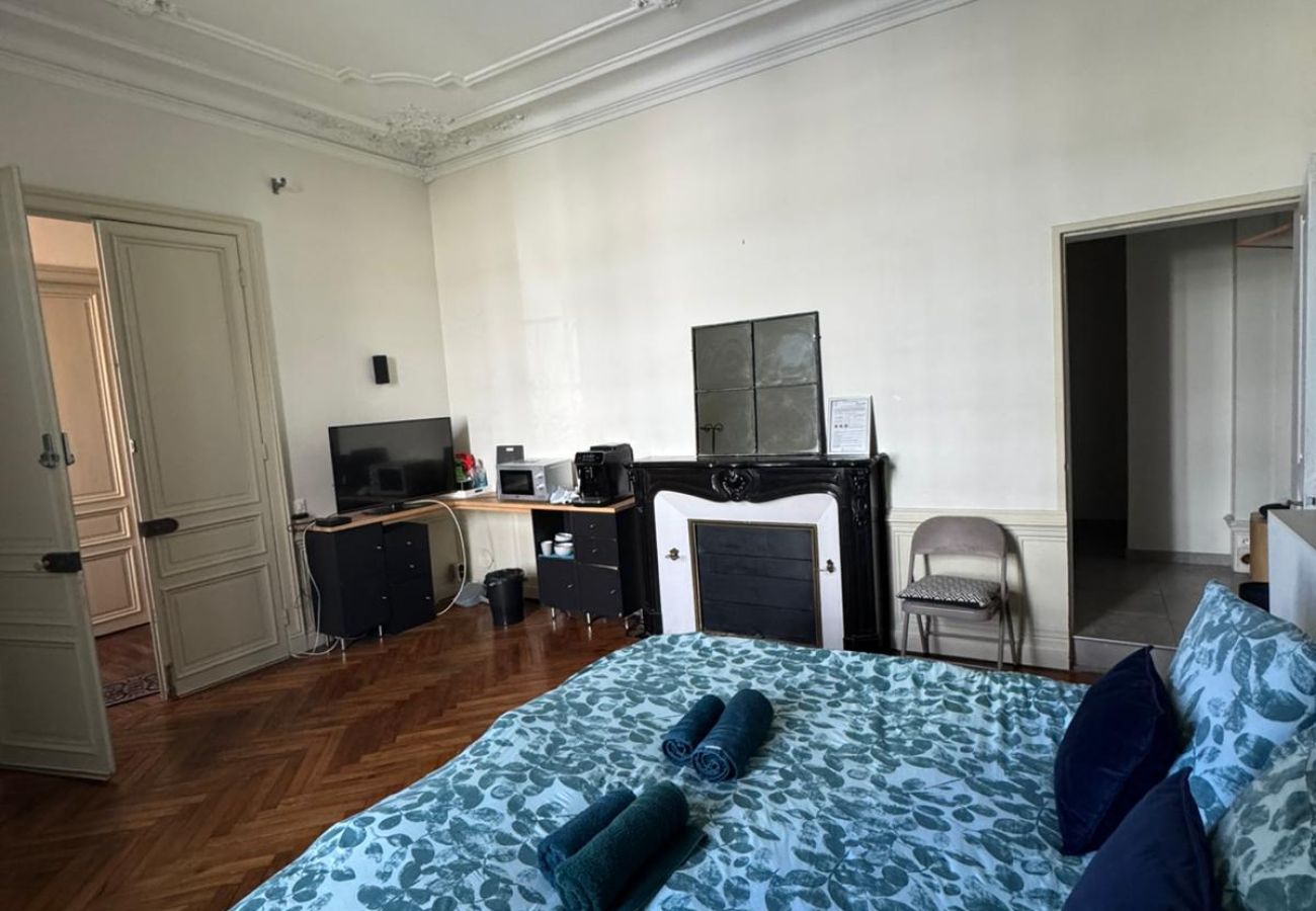 Studio à Brive-la-Gaillarde - Villa Chadourne - Chambre Accords