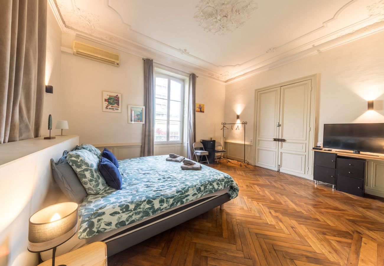 Studio à Brive-la-Gaillarde - Villa Chadourne - Chambre Accords