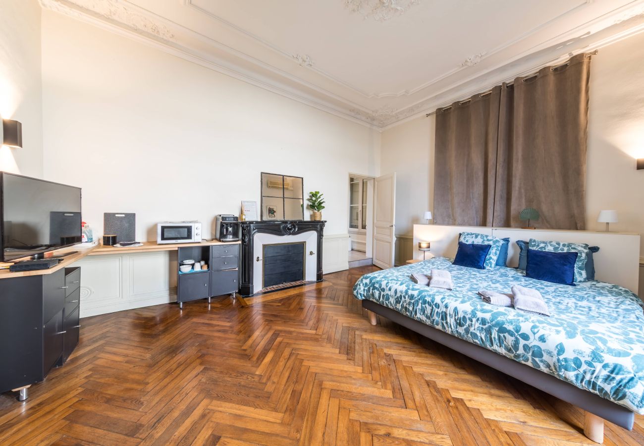 Studio à Brive-la-Gaillarde - Villa Chadourne - Chambre Accords