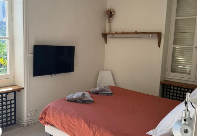 Studio à Brive-la-Gaillarde - Villa Chadourne - Chambre Lilith Studio à Brive-la-Gaillarde - Villa Chadourne - Chambre Lilith