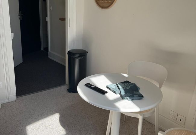 Studio à Brive-la-Gaillarde - Villa Chadourne - Chambre Lilith Studio à Brive-la-Gaillarde - Villa Chadourne - Chambre Lilith