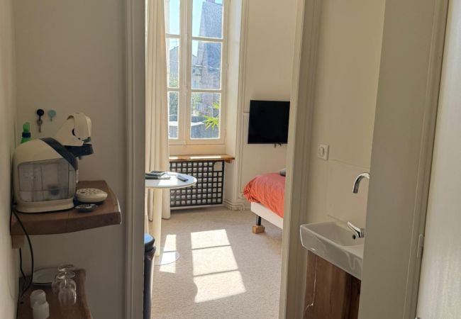 Studio à Brive-la-Gaillarde - Villa Chadourne - Chambre Lilith Studio à Brive-la-Gaillarde - Villa Chadourne - Chambre Lilith