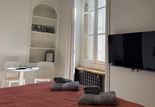 Studio à Brive-la-Gaillarde - Villa Chadourne - Chambre Lilith