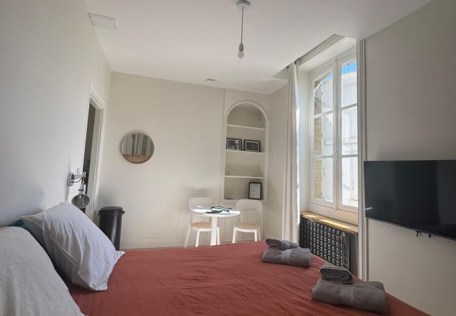 Studio à Brive-la-Gaillarde - Villa Chadourne - Chambre Lilith Studio à Brive-la-Gaillarde - Villa Chadourne - Chambre Lilith