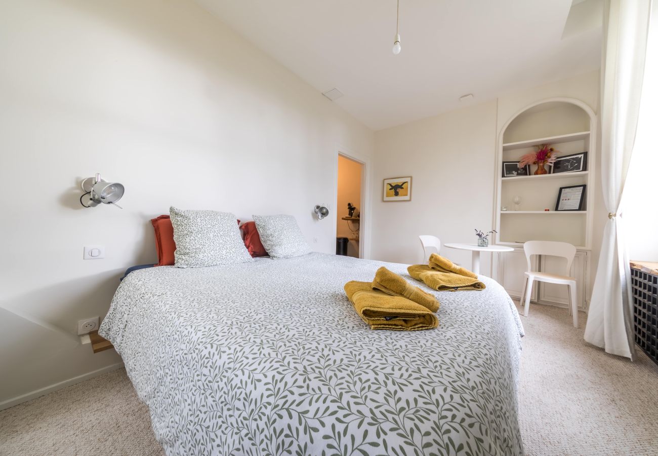 Studio à Brive-la-Gaillarde - Villa Chadourne - Chambre Lilith