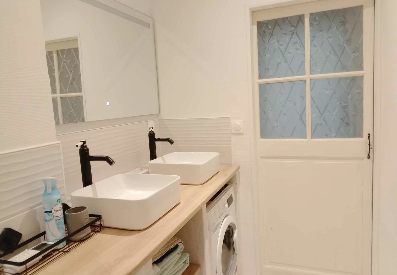 Appartement à Tulle - Sur le Quai d'Aristide - 1 Chambre Appartement à Tulle - Sur le Quai d'Aristide - 1 Chambre