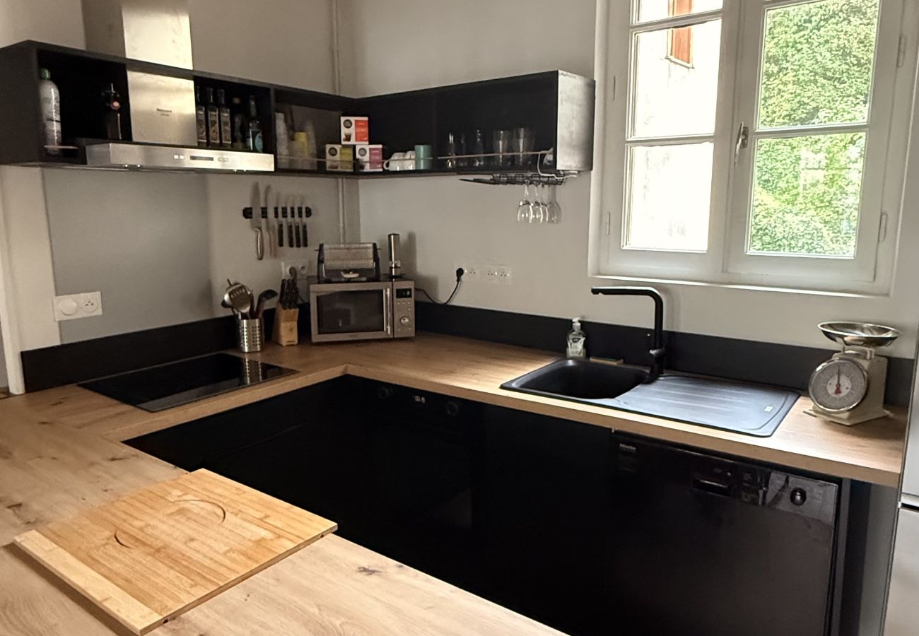 Appartement à Tulle - Sur le Quai d'Aristide - 1 Chambre Appartement à Tulle - Sur le Quai d'Aristide - 1 Chambre