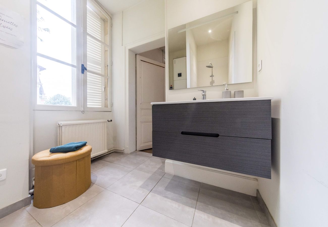 Studio à Brive-la-Gaillarde - Villa Chadourne - Le Maitre du Navire - Spacieux S