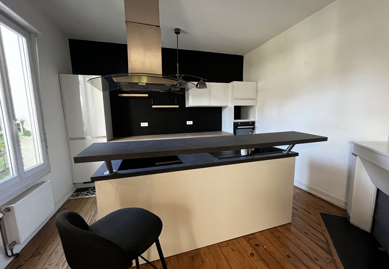 Villa à Brive-la-Gaillarde - L'Atypique Briviste - Villa Montyon Villa à Brive-la-Gaillarde - L'Atypique Briviste - Villa Montyon