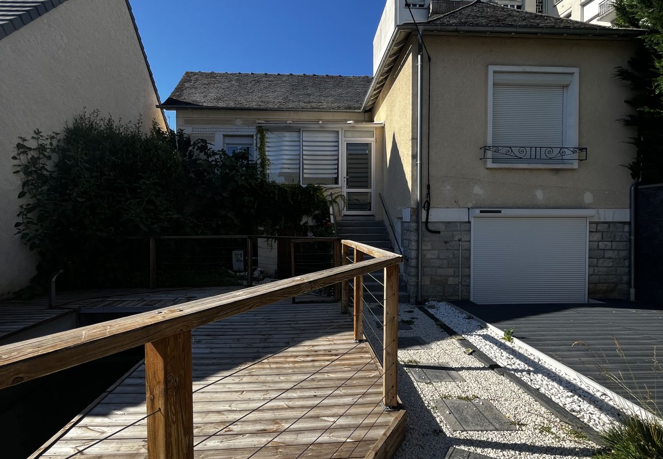 Villa à Brive-la-Gaillarde - L'Atypique Briviste - Villa Montyon Villa à Brive-la-Gaillarde - L'Atypique Briviste - Villa Montyon