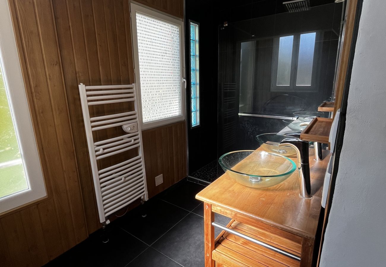 Villa à Brive-la-Gaillarde - L'Atypique Briviste - Villa Montyon Villa à Brive-la-Gaillarde - L'Atypique Briviste - Villa Montyon