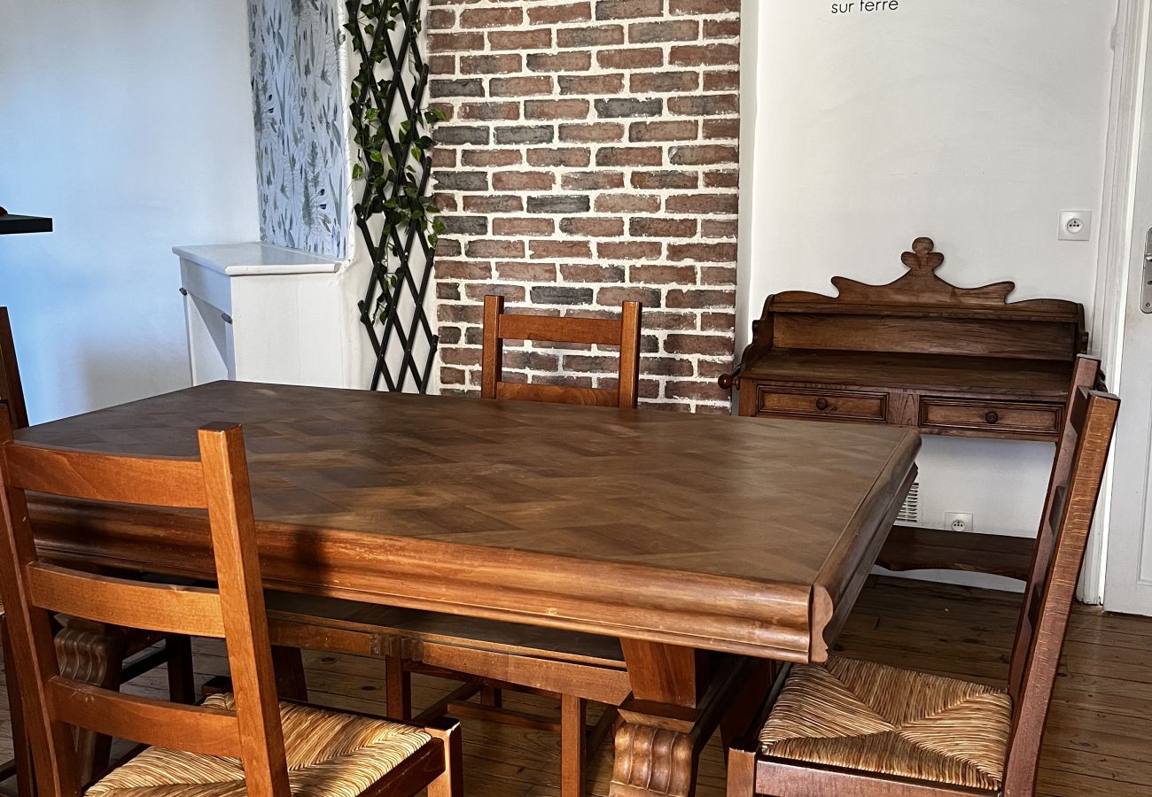 Villa à Brive-la-Gaillarde - L'Atypique Briviste - Villa Montyon Villa à Brive-la-Gaillarde - L'Atypique Briviste - Villa Montyon