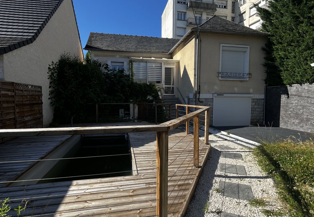 Villa à Brive-la-Gaillarde - L'Atypique Briviste - Villa Montyon Villa à Brive-la-Gaillarde - L'Atypique Briviste - Villa Montyon