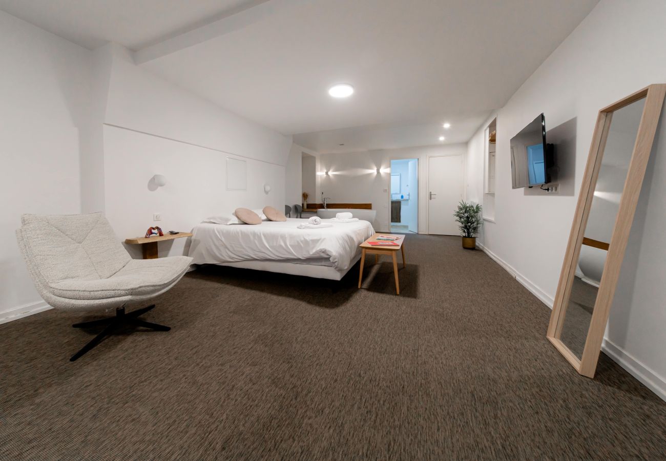 Studio à Brive-la-Gaillarde - Villa Chadourne - Love Room Libération