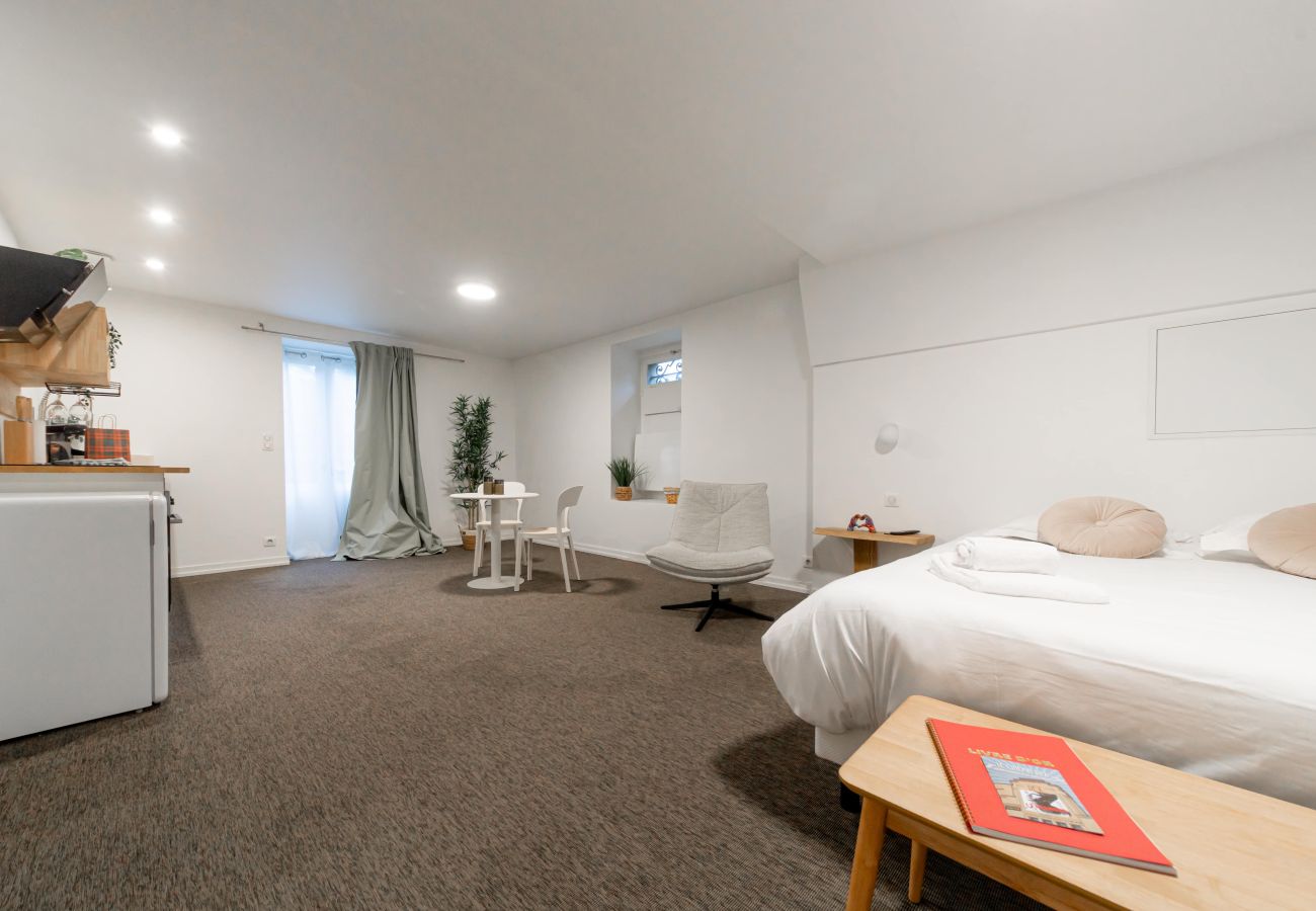 Studio à Brive-la-Gaillarde - Villa Chadourne - Love Room Libération