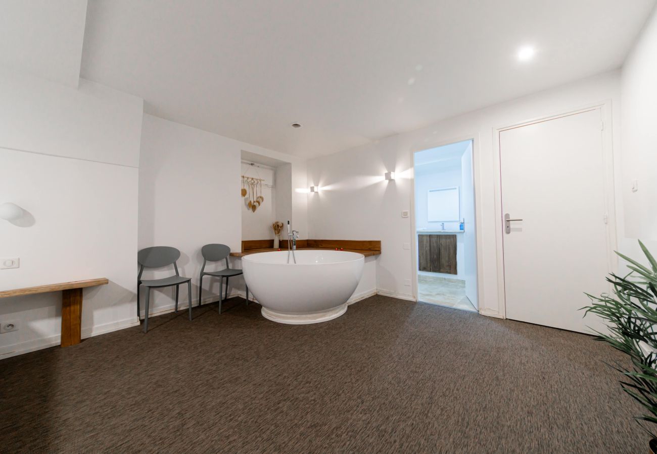 Studio à Brive-la-Gaillarde - Villa Chadourne - Love Room Libération