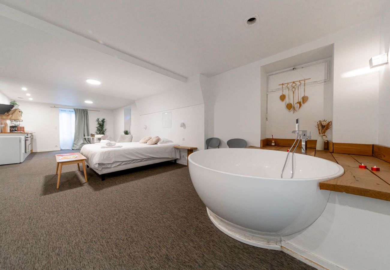 Studio à Brive-la-Gaillarde - Villa Chadourne - Love Room Libération