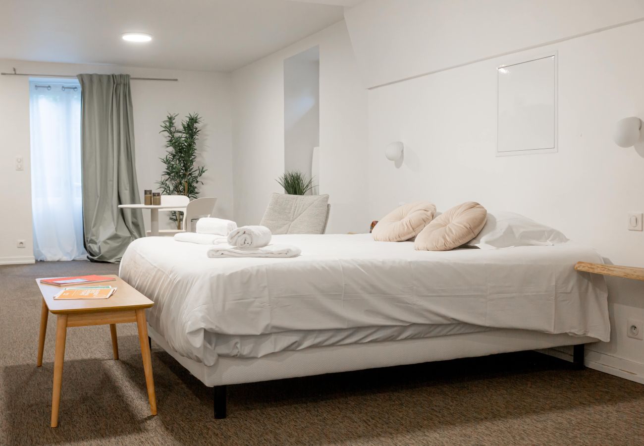 Studio à Brive-la-Gaillarde - Villa Chadourne - Love Room Libération