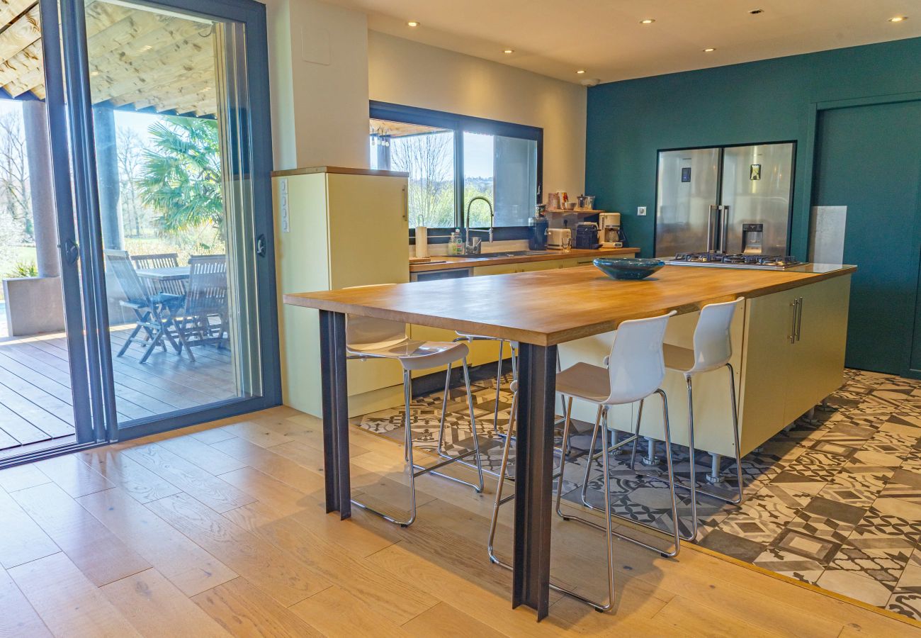 Villa à Ussac - Sur Ussac - Domaine de Charme avec Piscine - Villa