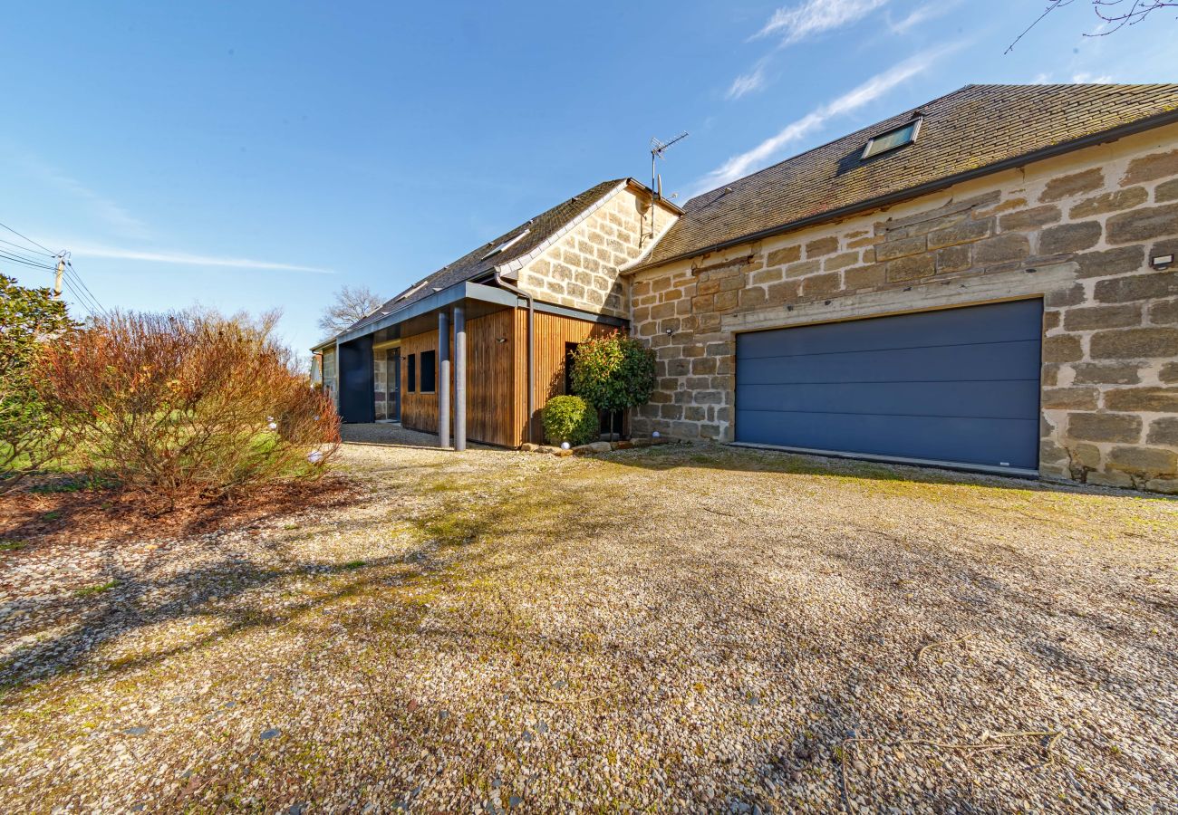 Villa à Ussac - Sur Ussac - Domaine de Charme avec Piscine - Villa