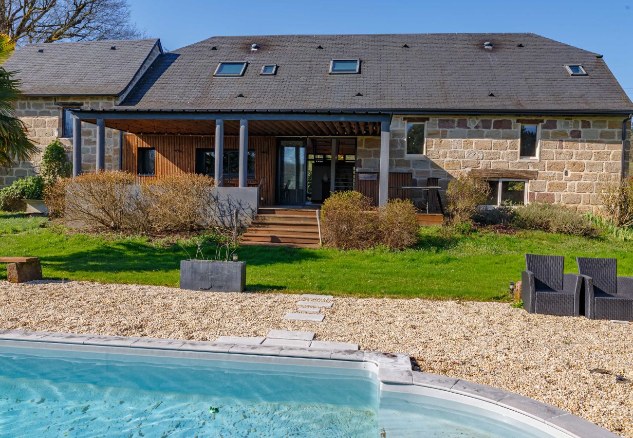 Villa à Ussac - Sur Ussac - Domaine de Charme avec Piscine - Villa