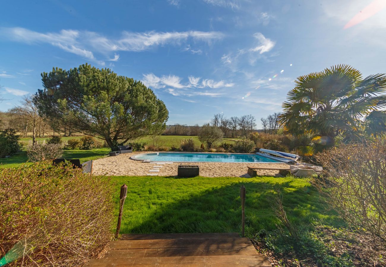 Villa à Ussac - Sur Ussac - Domaine de Charme avec Piscine - Villa